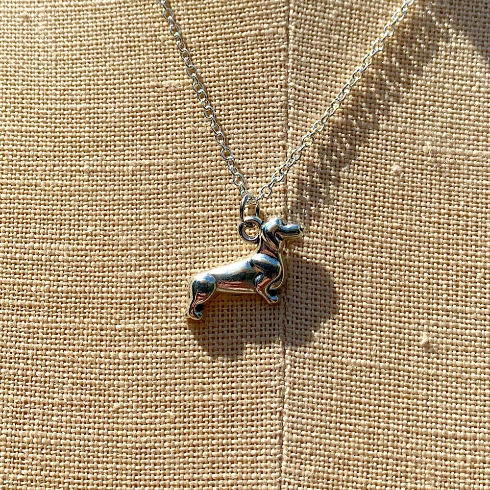 NWT Sterling Silver Plated Chain & Dachshund Alloy Metal Charm Necklace
